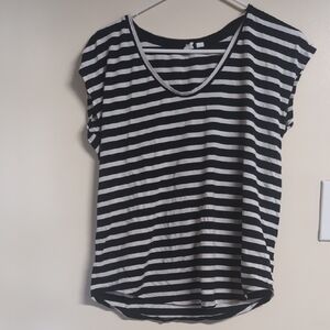 GAP Black and White Striped Short Sleeve Tee